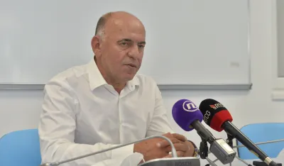 Urucivanje medicinske opreme domu zdravlja na pobreziju, dom zdravlja pobrezije, donacija domu zdravlja, donacija domu zdravlja na pobreziju, medicinska oprema, medicinski instrumenti, Danilo Jokic, direktor domova zdravlja podgorica