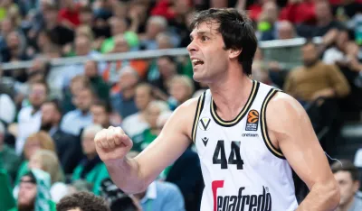 Milo&scaron; Teodosić