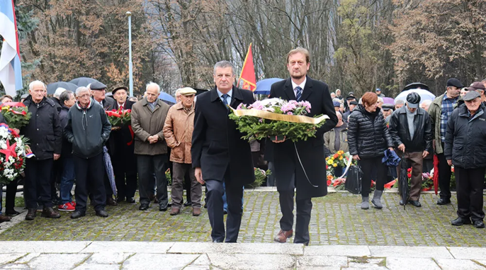 Челници општине Пљевља положили вијенац на Стражици 