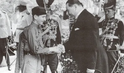 Стојадиновић с будућим краљем Петром II Карађорђевићем, између 1934. и 1939. г (фото: википедија)