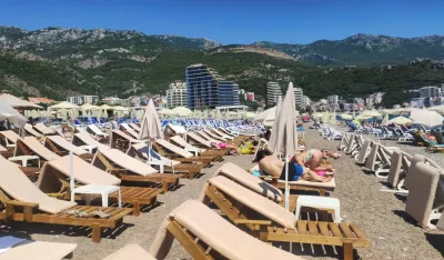 prazna plaza u budvi