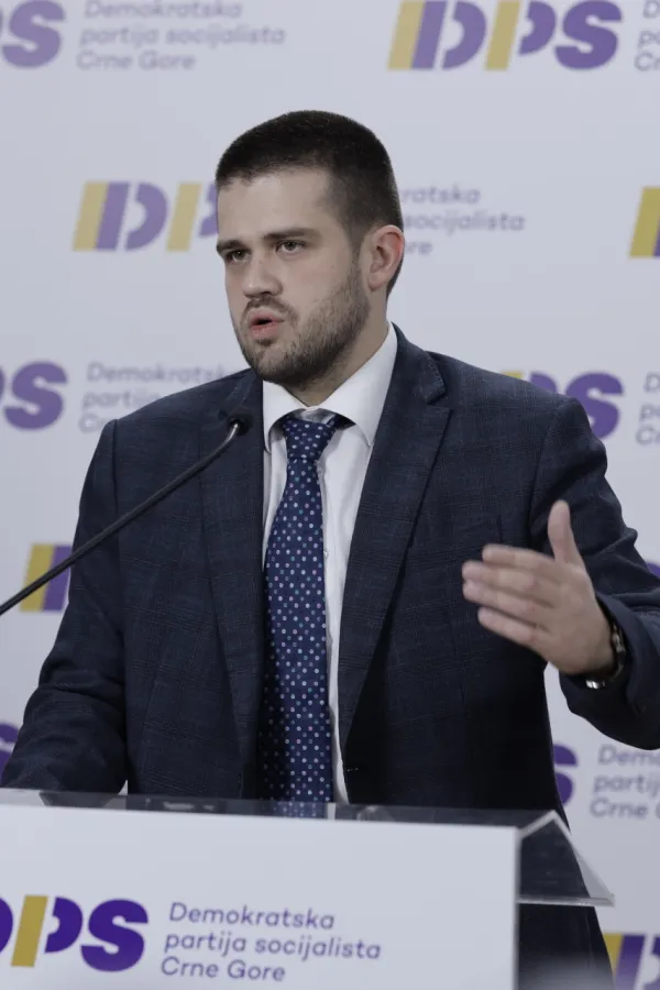 Milo&scaron; Nikolić