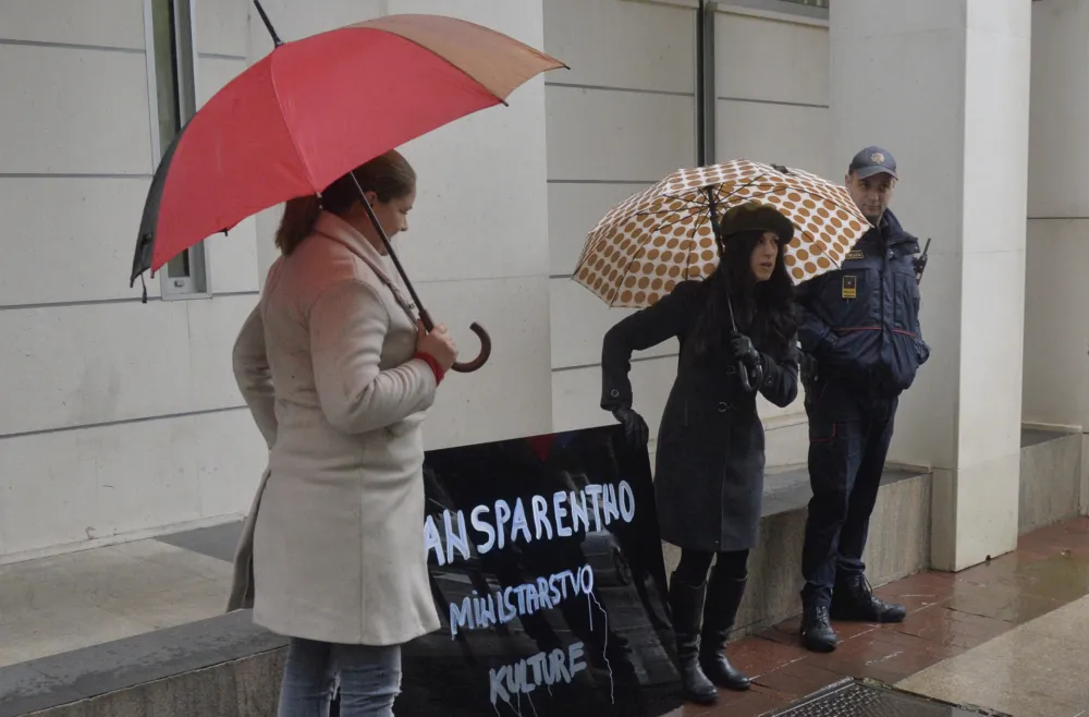 Protest radnika kuture ispred vlade, protest radnika iz kulture