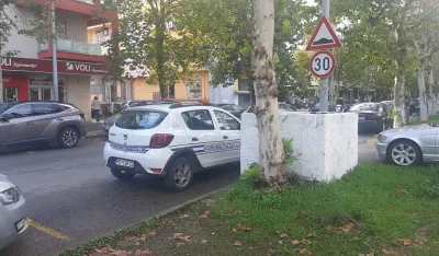 Nepropisno parkiranje: Komunalna policija blokirala ložu za kontejnere