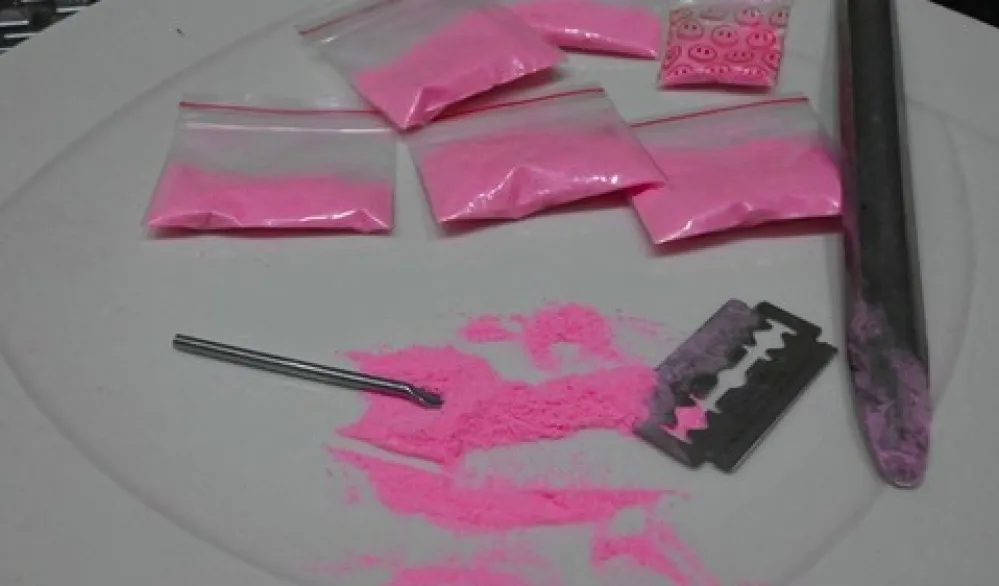Droga poznata po imenu &bdquo;tusi&ldquo; preplavila evropsko trži&scaron;te: &bdquo;Ružičasti kokain&rdquo; miri&scaron;e na јagode