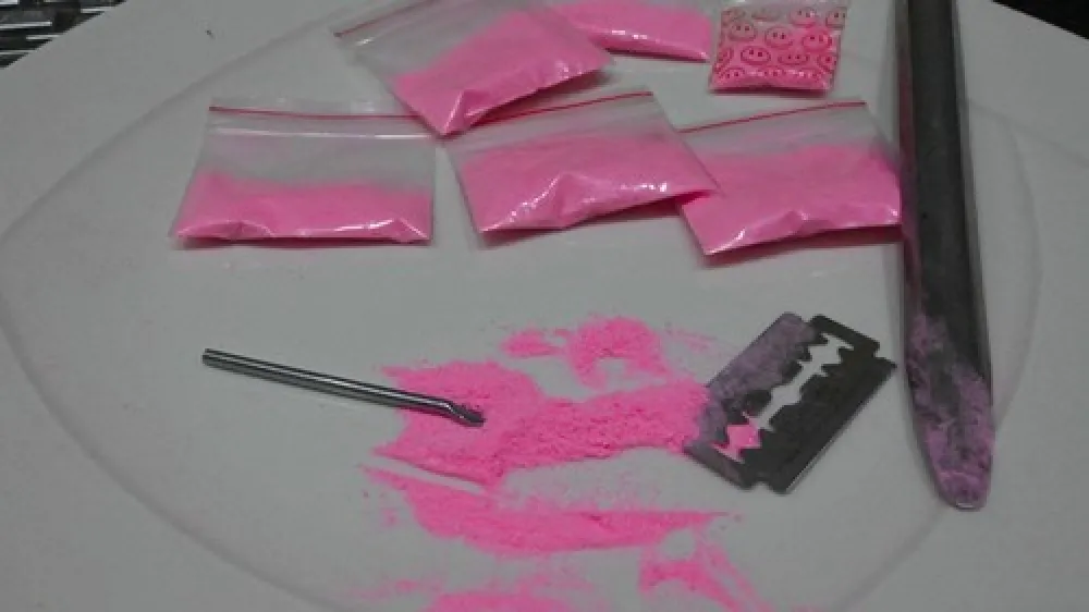 Droga poznata po imenu &bdquo;tusi&ldquo; preplavila evropsko trži&scaron;te: &bdquo;Ružičasti kokain&rdquo; miri&scaron;e na јagode