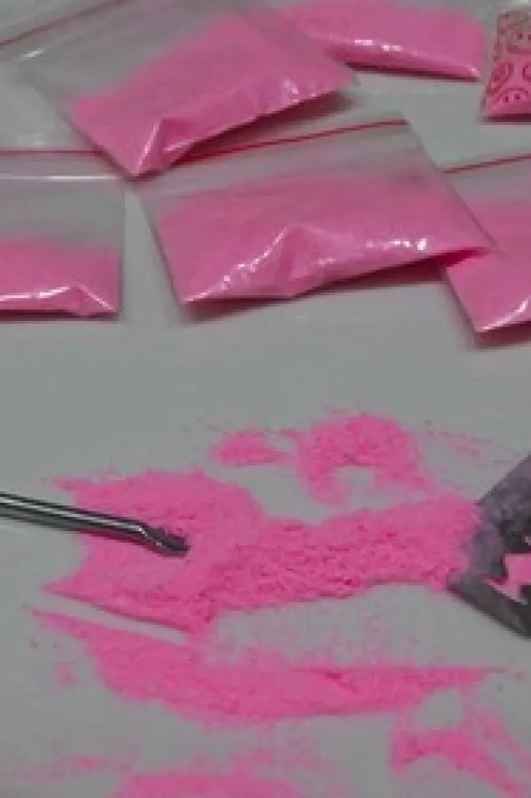 Droga poznata po imenu &bdquo;tusi&ldquo; preplavila evropsko trži&scaron;te: &bdquo;Ružičasti kokain&rdquo; miri&scaron;e na јagode