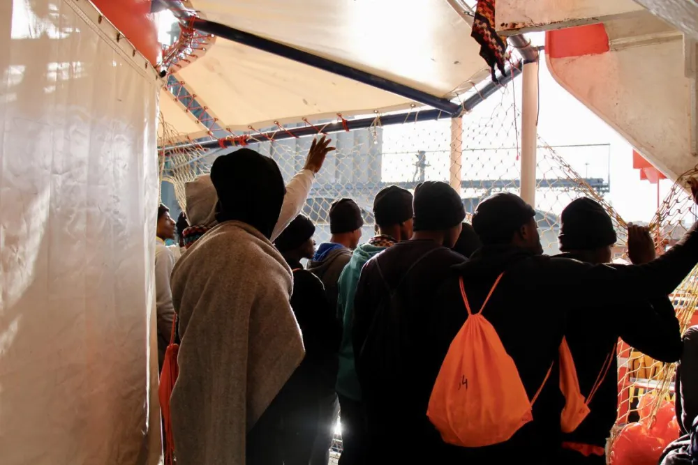 Migranti stižu u Italiju