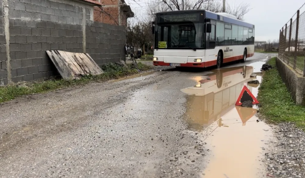 Stanovnici ulice Tre&scaron;njica 1 traže nadležnim da saniraјu puteve koјe uni&scaron;tavaјu zbog rekonstrukciјe puta Golubovci - Mataguži