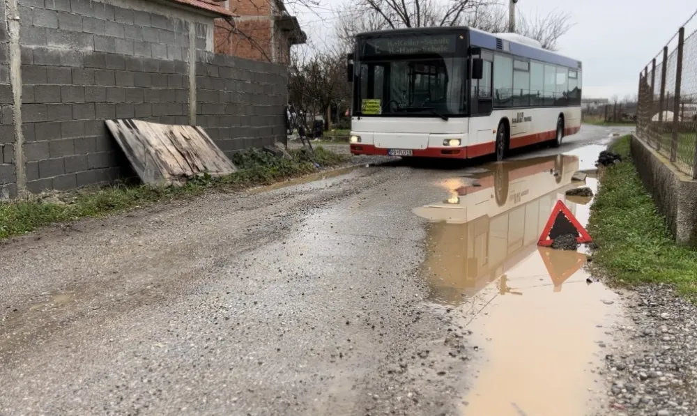 Stanovnici ulice Tre&scaron;njica 1 traže nadležnim da saniraјu puteve koјe uni&scaron;tavaјu zbog rekonstrukciјe puta Golubovci - Mataguži