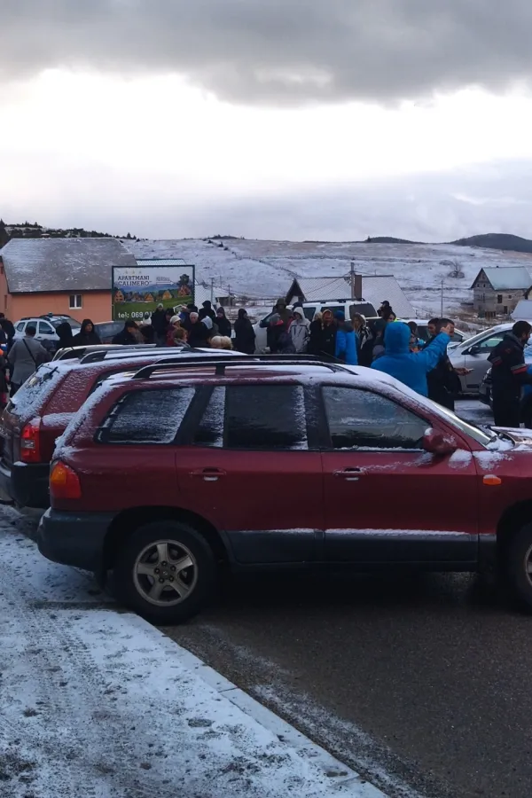 Vlasnici nelegalnih vikendica na Žabljaku poručili: Pustili nas da gradimo, a sada hoće da ru&scaron;e