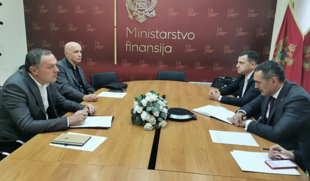 Sastanak Damjanovića i Vojinovića sa predstavnicima Sindikata prosvjete