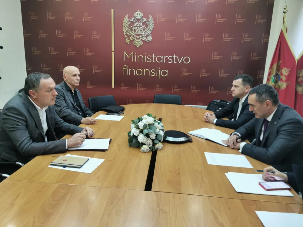 Sastanak Damjanovića i Vojinovića sa predstavnicima Sindikata prosvjete
