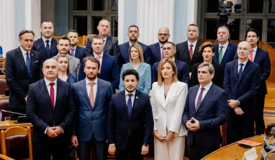 Мањинска влада након изгласавање у парламенту 
