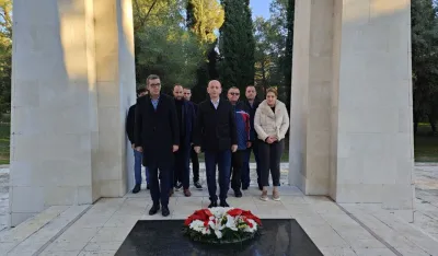 Delegacija DNP-a položila vijenac na spomen-obilježje Partizanu borcu na Gorici