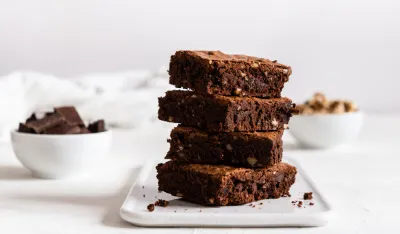 Brauni sa orasima i suvim grožđem