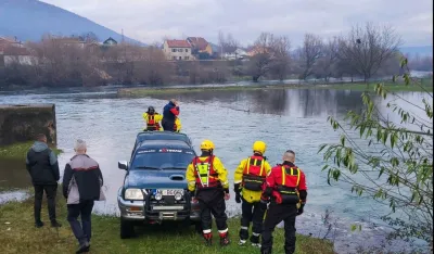 Ekipa vatrogasne službe jo&scaron; uvijek traga za Nik&scaron;ićaninom