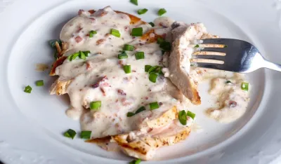 Piletina sa povrćem u bijelom sosu