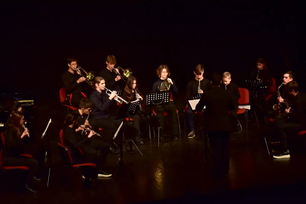 Dobra muzika za dobro praznično raspoloženje