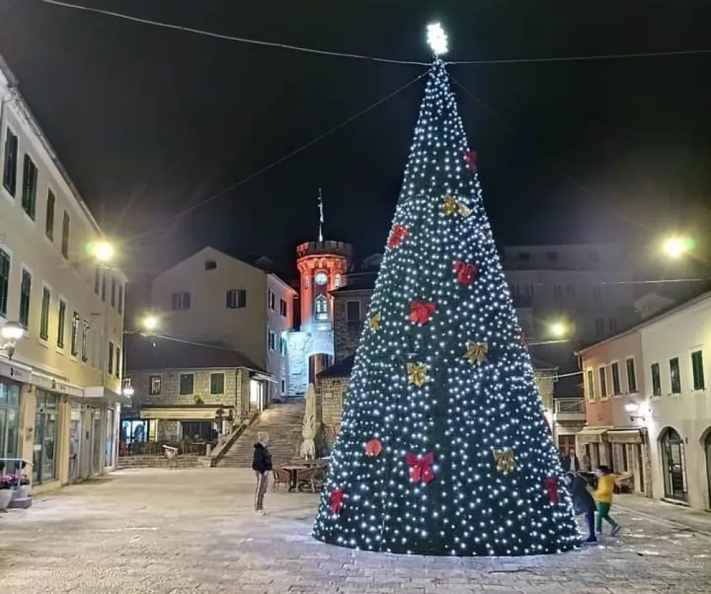 Jelka krasi centar grada