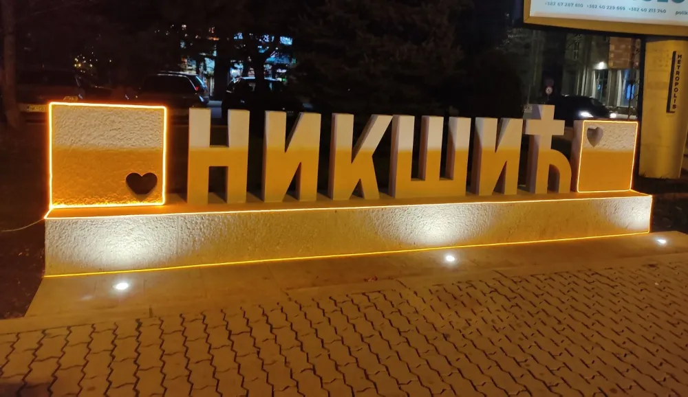 Nik&scaron;ić okićen dočekuje novo ljeto