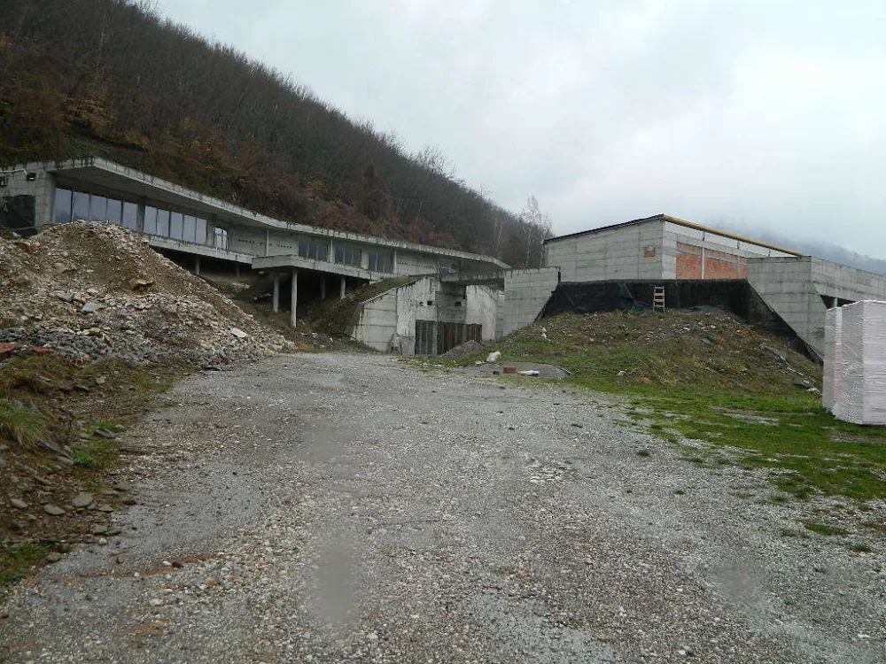 Уложена значајна средства, али већ двије године радови на изградњи Куће воћа стопирани