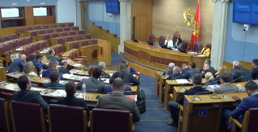 (VIDEO/UŽIVO) Skup&scaron;tina danas o dopuni Zakona o igrama na sreću