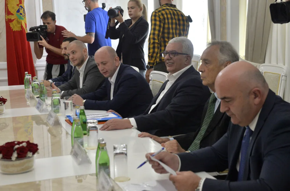 Sastanak lidera partija oko nove vlade, sastanak nove parlamentarne vecine