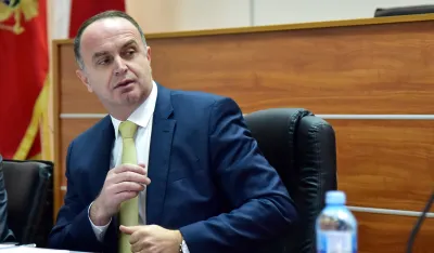 Nik Djeljosaj, tuzi sjednica opstine