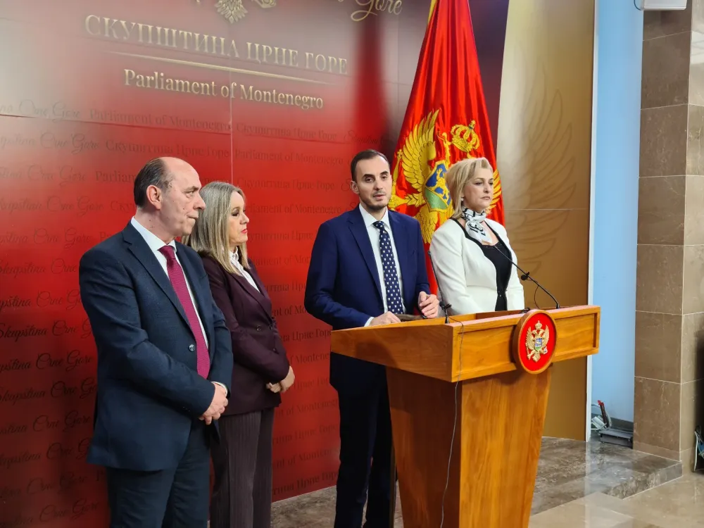 POSLANICI KLUBA CRNO NA BIJELO