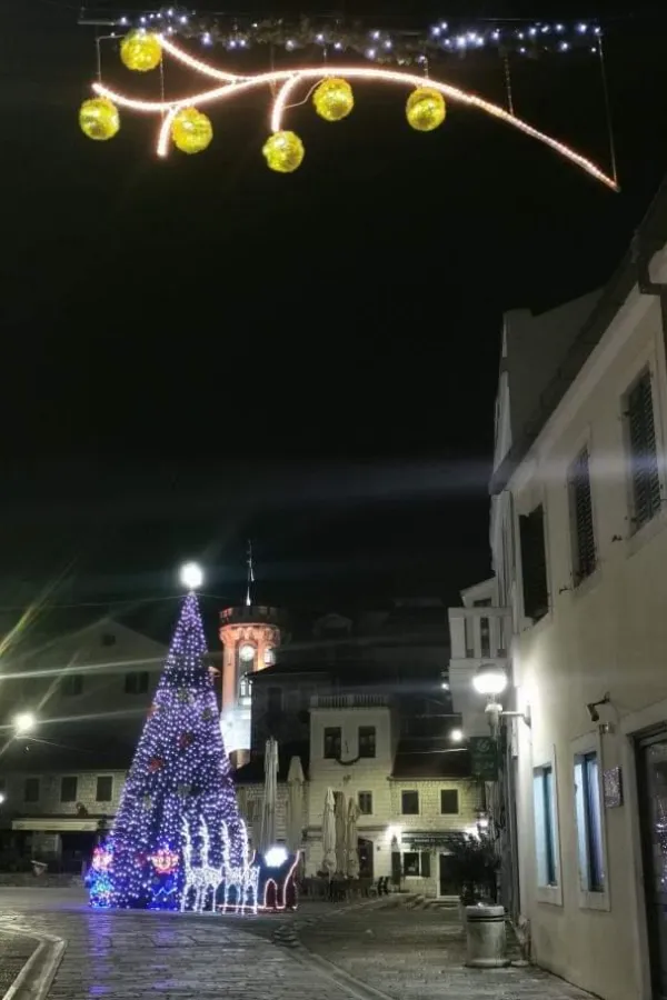 Herceg Novi skromno okićen