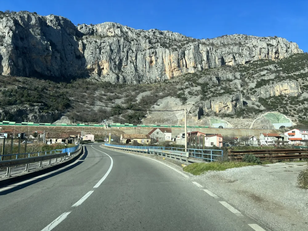 (FOTO) Stanovnici periferiјe zapostavljeni: Smokovac bez autobusa