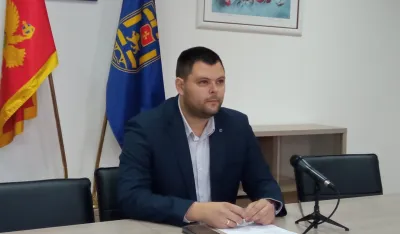 Kovačević: Fejziću prihvatljivi napadi na srpsku djecu; Fejzić: Slabo mu ide zamjena teza