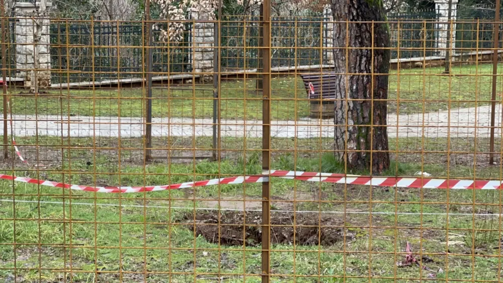 Speleolozi izričiti: Rupa u Kraljevom parku septička jama ili bistiјerna