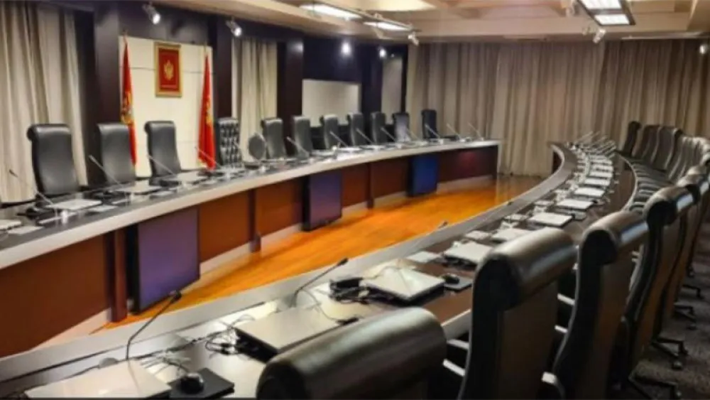 Реконструкција Владе или ванредни избори?