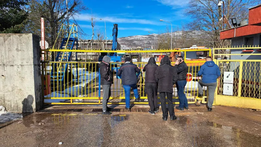 Radnici Željezare blokirali kapiju