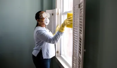 Stakla bez ijedne mrlje: Tri trika za brzo pranje prozora