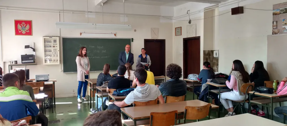 Ученици у СМШ Младост
