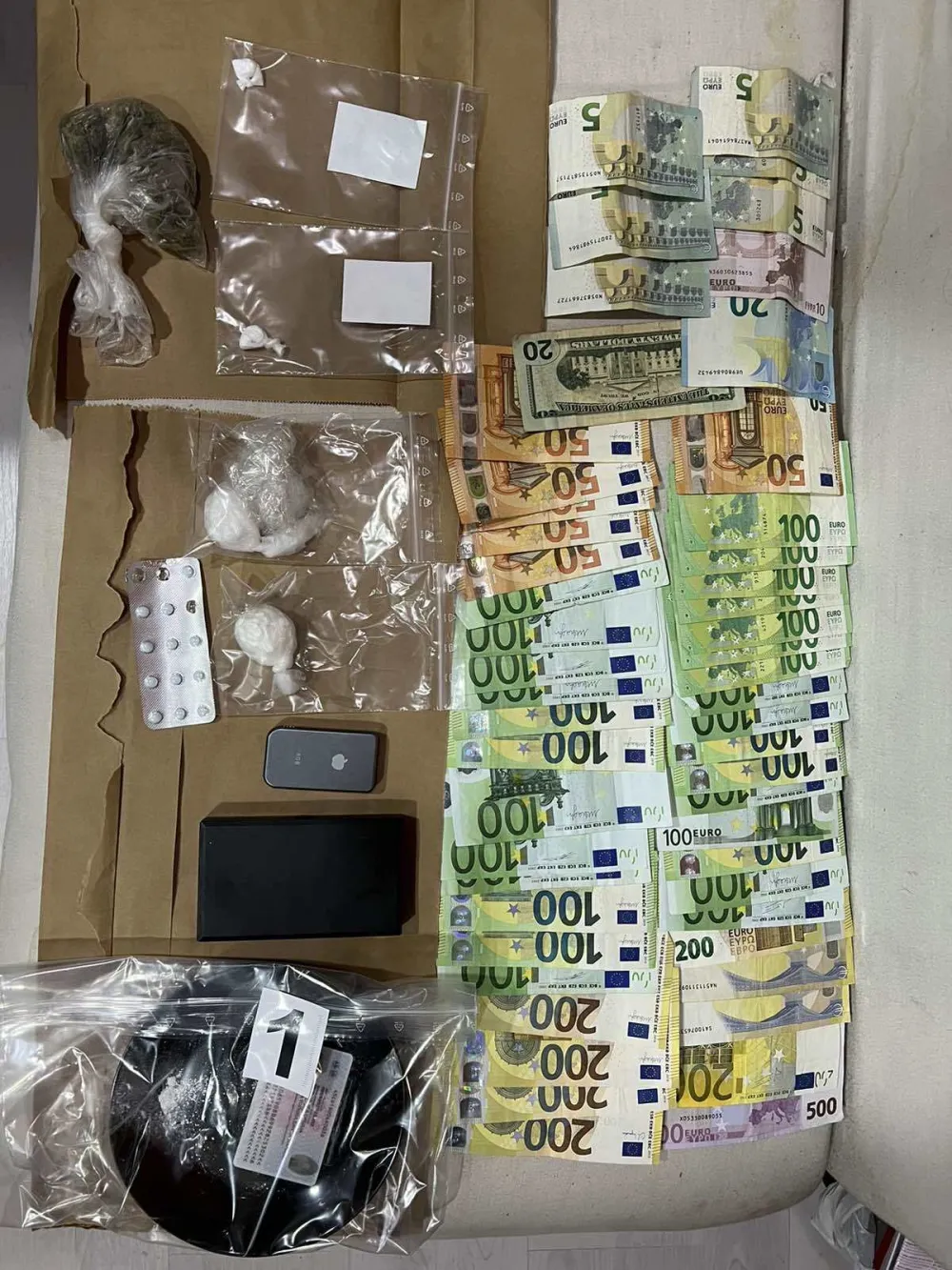 Uhap&scaron;ene dvije osobe: Pronađena marihuana, kokain, ekstazi