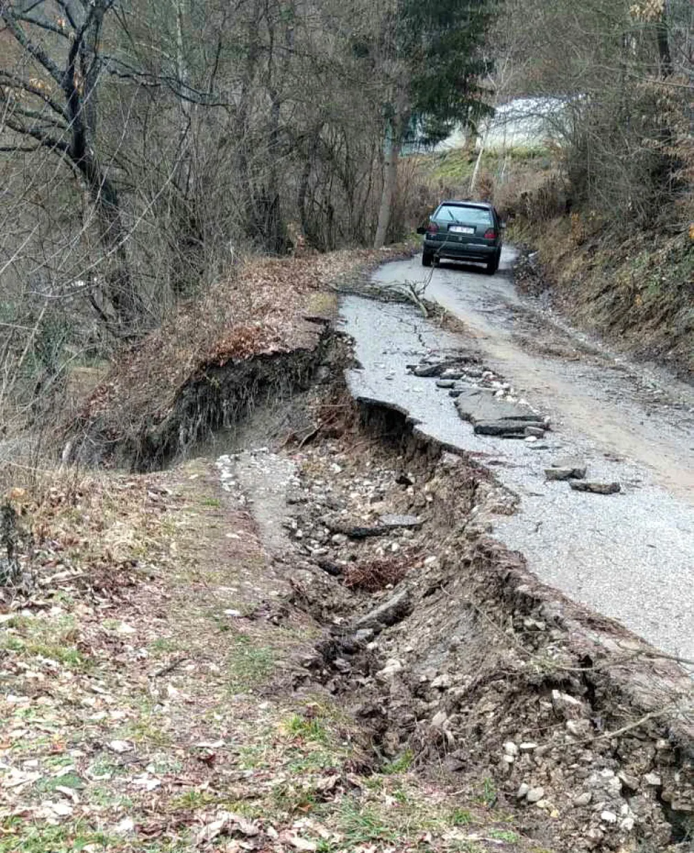(FOTO) Dobrinje odsječeno od civilizacije
