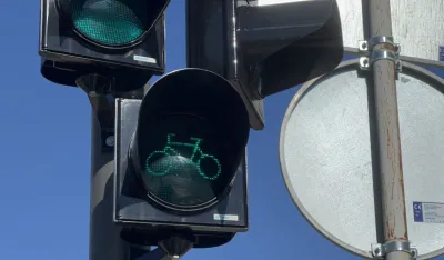 Kod Sahat kule postavljen prvi semafor za biciklistički saobraćaј: Biciklistima 30 sekundi za prolaz