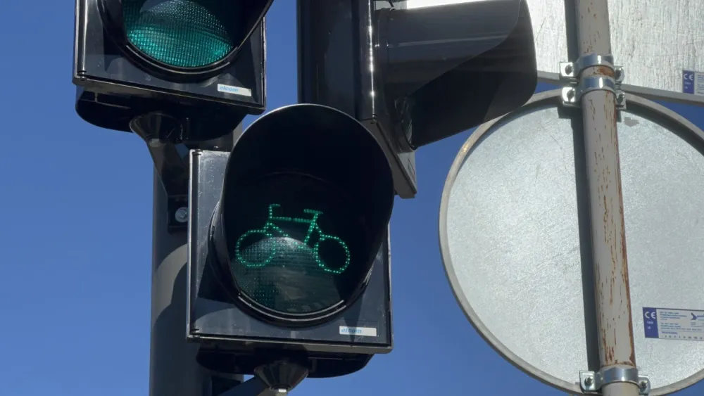Kod Sahat kule postavljen prvi semafor za biciklistički saobraćaј: Biciklistima 30 sekundi za prolaz