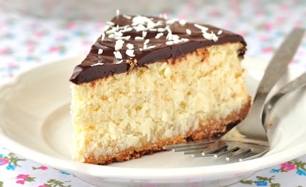 Kokos kolač sa čokoladnom glazurom