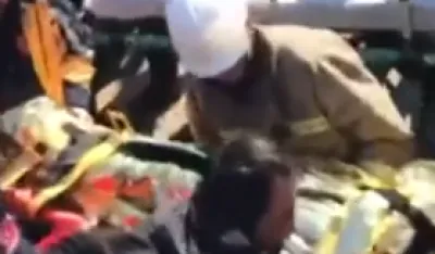 (VIDEO) Spa&scaron;eno pet članova jedne porodice, preživjeli pod ru&scaron;evinama