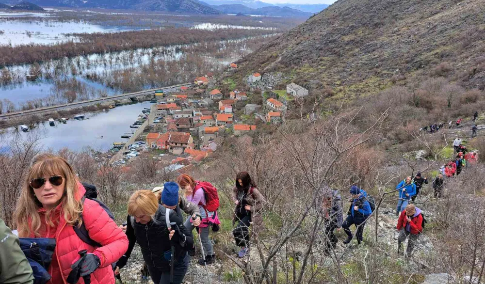 &Scaron;etnja manje poznatom stazom na Vranjini začinjena zetskim kolačima