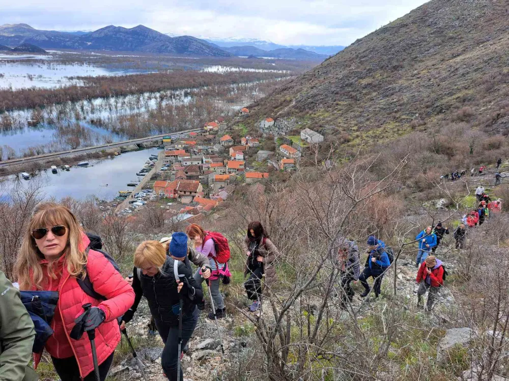 &Scaron;etnja manje poznatom stazom na Vranjini začinjena zetskim kolačima