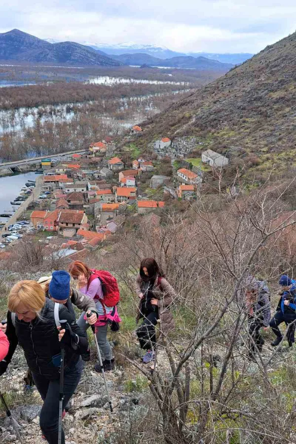 &Scaron;etnja manje poznatom stazom na Vranjini začinjena zetskim kolačima