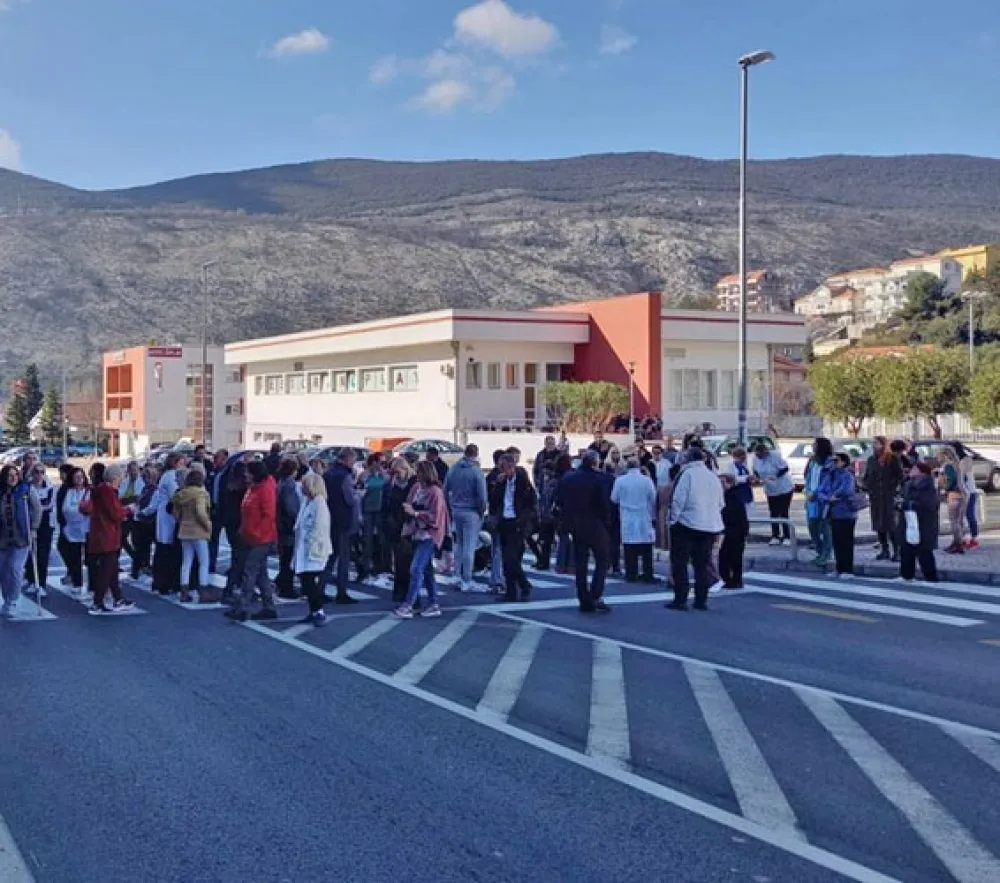 радници Института блокирали магистралу