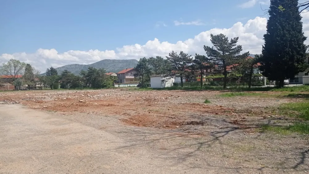 Zakazan јavni čas O&Scaron; "Vladimir Nazor": Svi kod sru&scaron;enih učionica