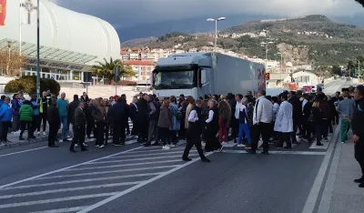протест радника Института трећи дан
